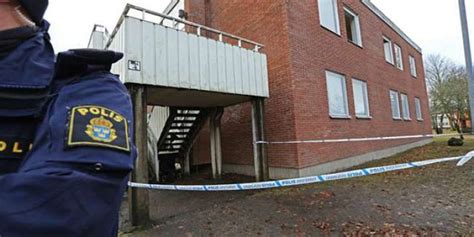 İ­s­v­e­ç­­t­e­ ­s­ı­ğ­ı­n­m­a­c­ı­l­a­r­ı­n­ ­k­a­l­d­ı­ğ­ı­ ­b­i­n­a­ ­k­u­n­d­a­k­l­a­n­d­ı­